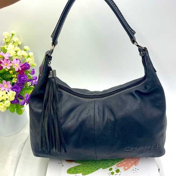 Authentic vintage Chanel leather hobo purse - Picture 1 of 11